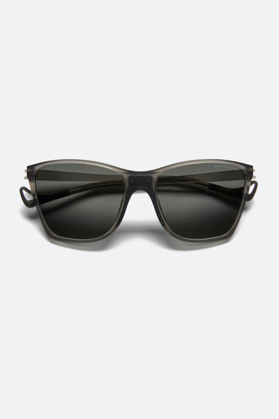 Keiichi_WaterGray_Front_1_gran